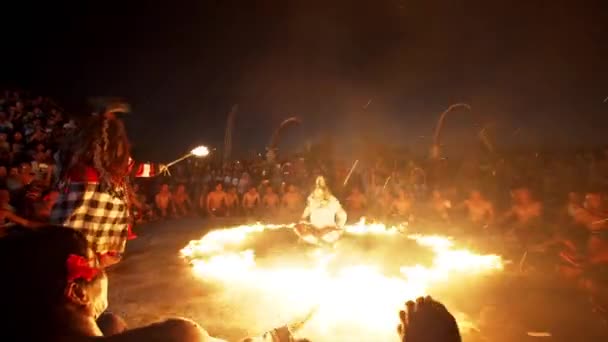 Bali Indonesia July 2019 Actors Mask Performing Traditional Indonesian Dance — Stock Video