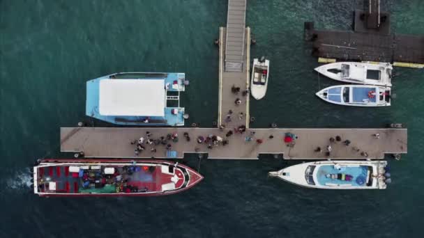 Top Aerial View Wooden Pier Tourists Going Boat Yacht Boards — Stock Video