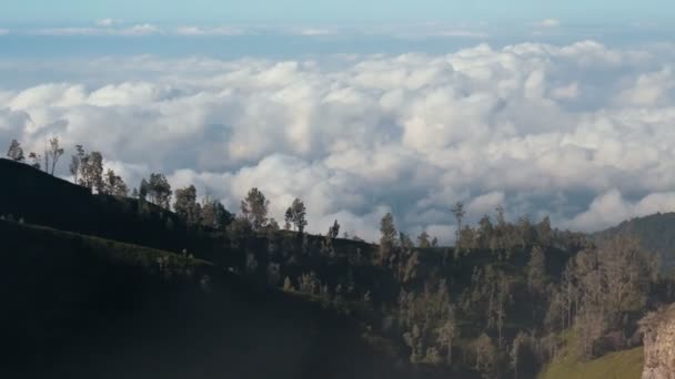 Abandonando Oportunidad Ver Desde Volcán Ijen Asombrosas Nubes Blancas Que — Vídeo de stock