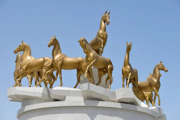 Turkmenistan Ashgabat April 2015 Akhal Teke Horse Monument Front View — Stock Photo, Image