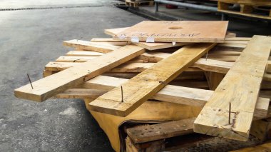 Palet ahşap alan yığını