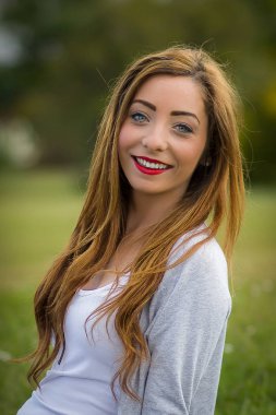 dalgalı altın rengi