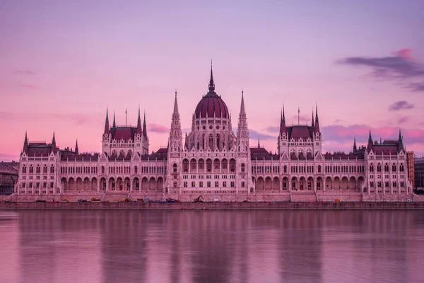 Hungarian Parliament Building at dusk — Stock Photo, Image