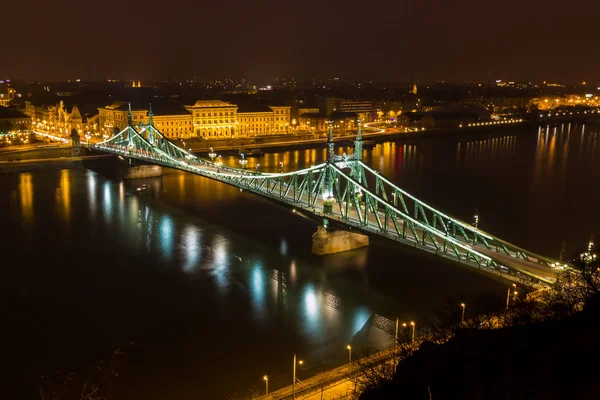 Liberty Bridge at night — Stock Photo, Image