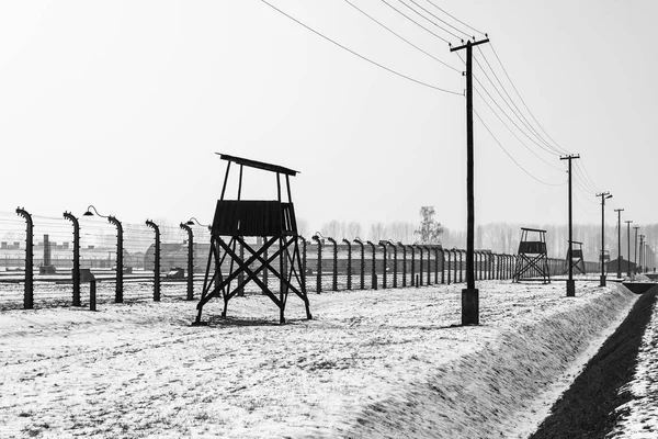 Strážní věže v Osvětimi II-Birkenau — Stock fotografie