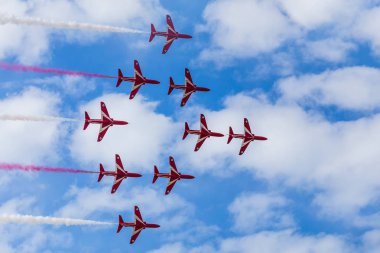 Apollo Kırmızı oklar