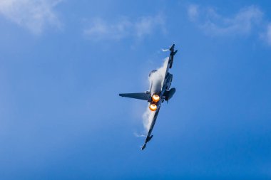 Typhoon stil ekran hattına girer