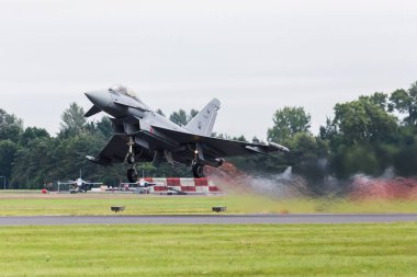 İspanyol Hava Kuvvetleri Eurofighter Ef2000 gökyüzüne doğru kaldırma