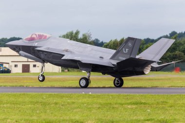 F-35a şimşek II piste rulo
