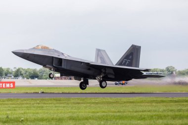 F-22a Raptor kalktıktan