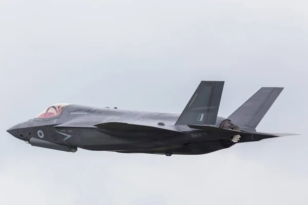 Lightning II in RAF markings takes off — Stock Photo, Image