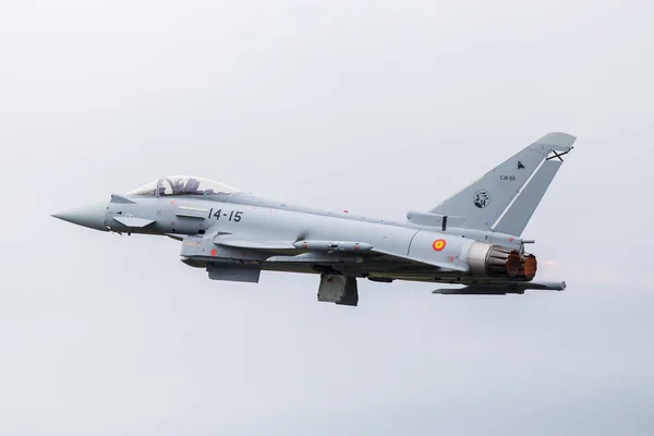 西班牙空军战斗机 ef2000 涵性能起飞 — 图库照片