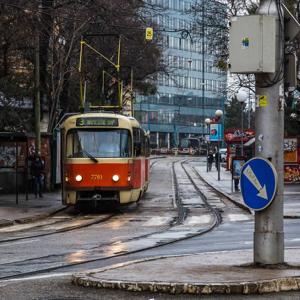 Tramwaj na wilgotny poranek — Zdjęcie stockowe