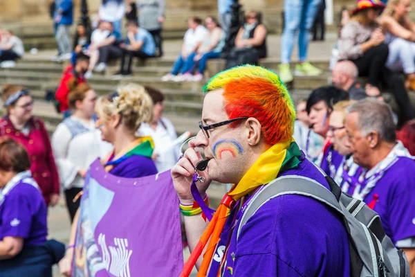 Радужные волосы в Pride — стоковое фото