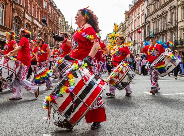 Gökkuşağı renklerde Batala