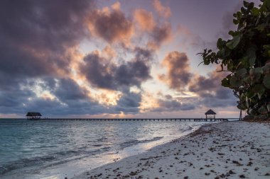 Cayo Guillermo plaj üzerinde şafak