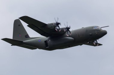 Pervane bulanıklık Raf C-130j Super Herkül'ün üzerinden
