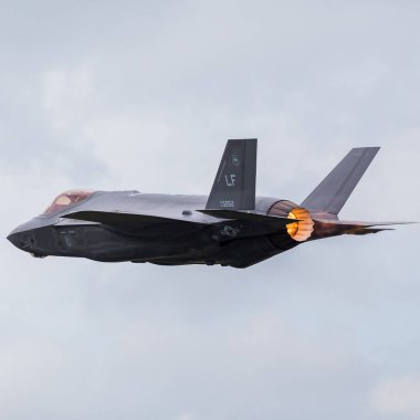 Bizi Deniz Kuvvetleri F-35 şimşek II kükrer gökyüzüne doğru