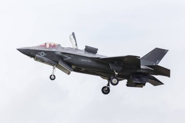 Şimşek II gezinip, yakın çekim