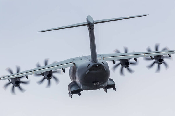 Атлас A400M в небе над Фэрфордом
