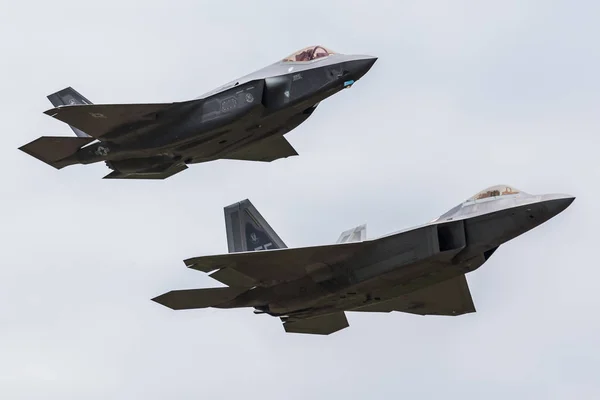 F-22 ve F-35 Usaf miras uçuş
