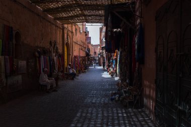 Marakeş dar arka sokak