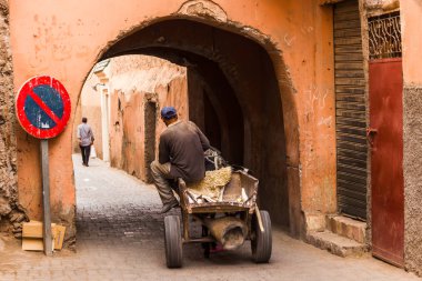 Adam arabasını üzerinde