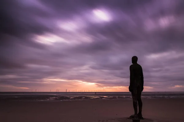 Long exposure of an Iron Man at sunset — Stock Photo, Image