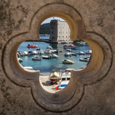 Dubrovnik'in eski liman bir dekorasyon ile gördüm
