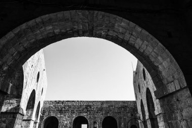 Fort Lovrijenac tek renkli