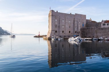 Dubrovnik liman sabahın erken saatlerinde