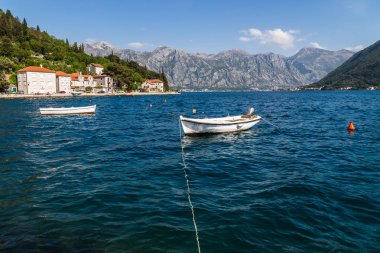 Kotor Körfezi içinde güzel Perast