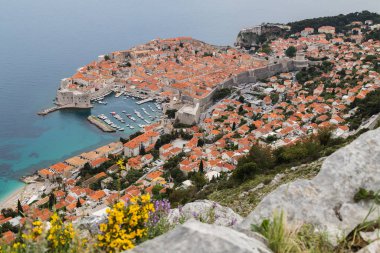 Dubrovnik üzerinde aşağı bakıyor