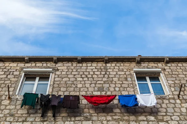 Blick auf Wäsche auf der Linie — Stockfoto