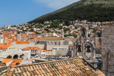 Üzerinde Dubrov eski kasaba doğru bir kilise çanları bakan