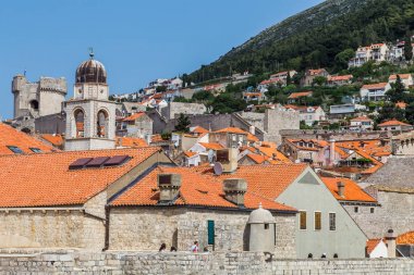 Dubrovnik'in eski şehir yükselen binalar
