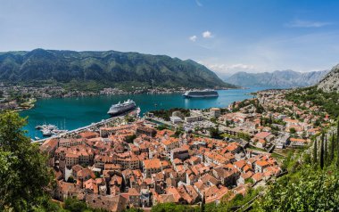 Üçgen şekilli eski kasaba Kotor