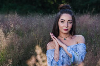 Eller birlikte sıktı