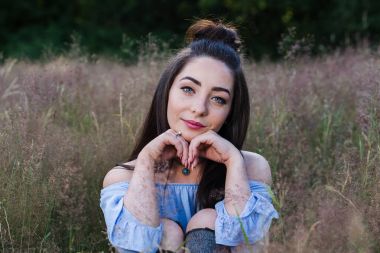 Üstbilgi ve omuz portre