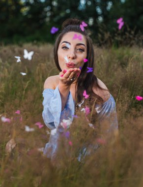 Kelebekler uzaklıktadır üfleme