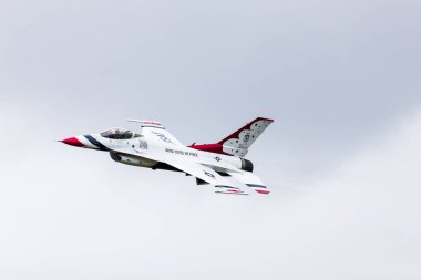 Thunderbird ekranın bir solo parçası uçan 5