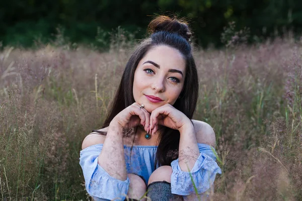 Üstbilgi ve omuz portre