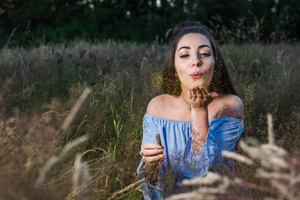 Altın glitter üfleme