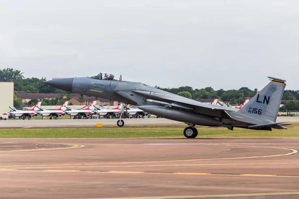 USAF F-15C Eagle touches down — Stock Photo, Image