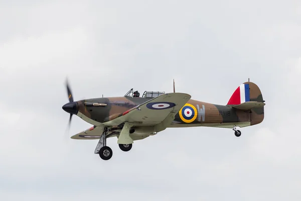 RAF Spitfire comes into land — Stock Photo, Image