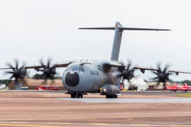 A400m Atlas taksiler pist üzerine