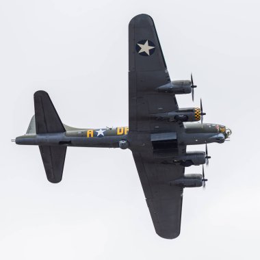 B-17 uçan kale kare kırpma