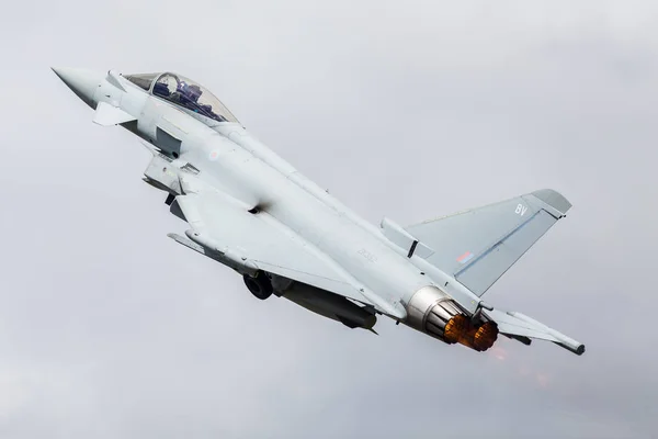 英国皇家空军台风 Fgr.4 性能起飞 — 图库照片
