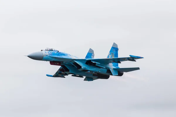 Fuerza Aérea Ucraniana Su-27 Flanker usando sus postquemadores — Foto de Stock