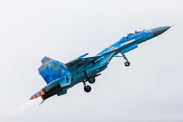 空にウクライナ空軍 su-27 フランカー力 — ストック写真